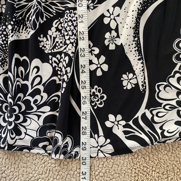 Liz Lange Maternity V-Neck Paisley Print Short Sleeves with Ties Top Size: Large - Picture 7 of 10